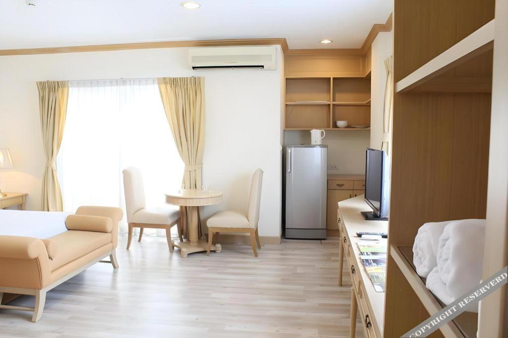Romance Hotel Srinakarin Bangkok Dış mekan fotoğraf