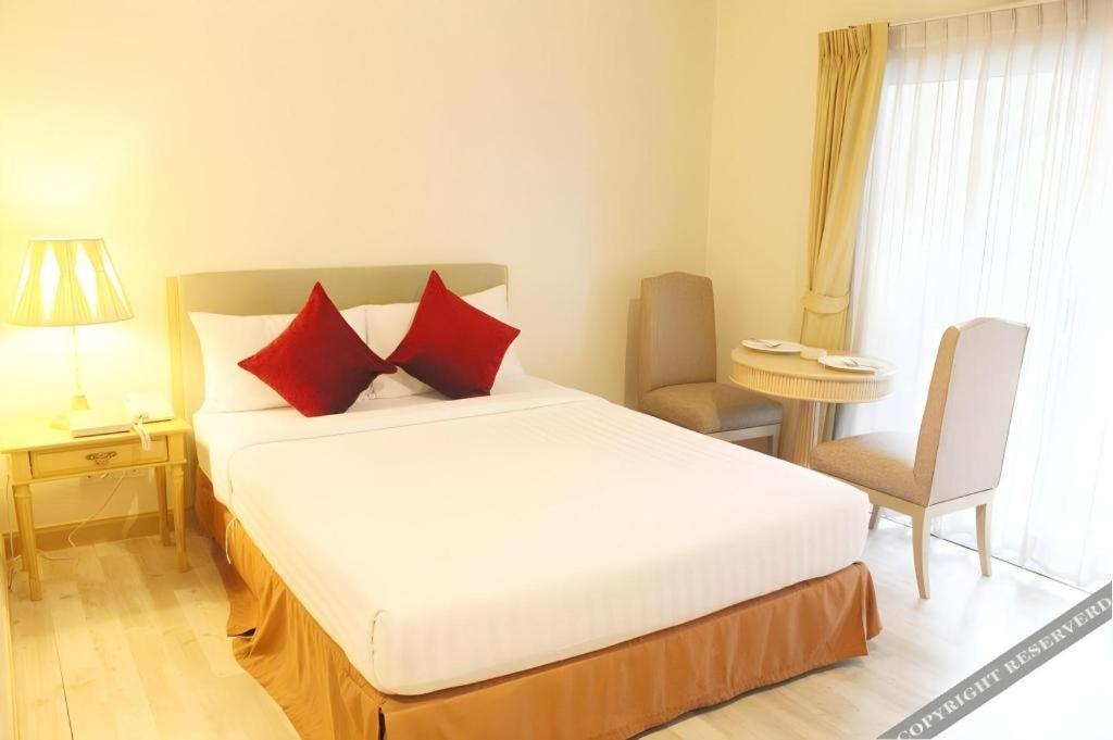 Romance Hotel Srinakarin Bangkok Dış mekan fotoğraf