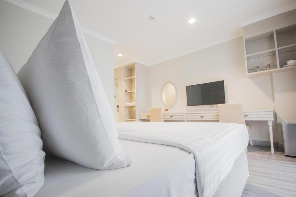 Romance Hotel Srinakarin Bangkok Dış mekan fotoğraf