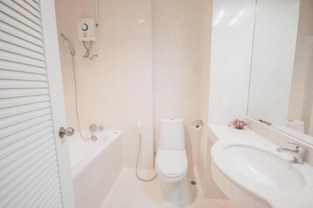 Romance Hotel Srinakarin Bangkok Dış mekan fotoğraf