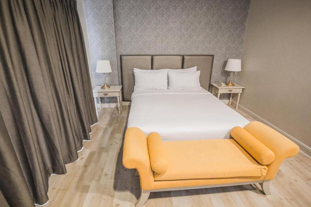 Romance Hotel Srinakarin Bangkok Dış mekan fotoğraf