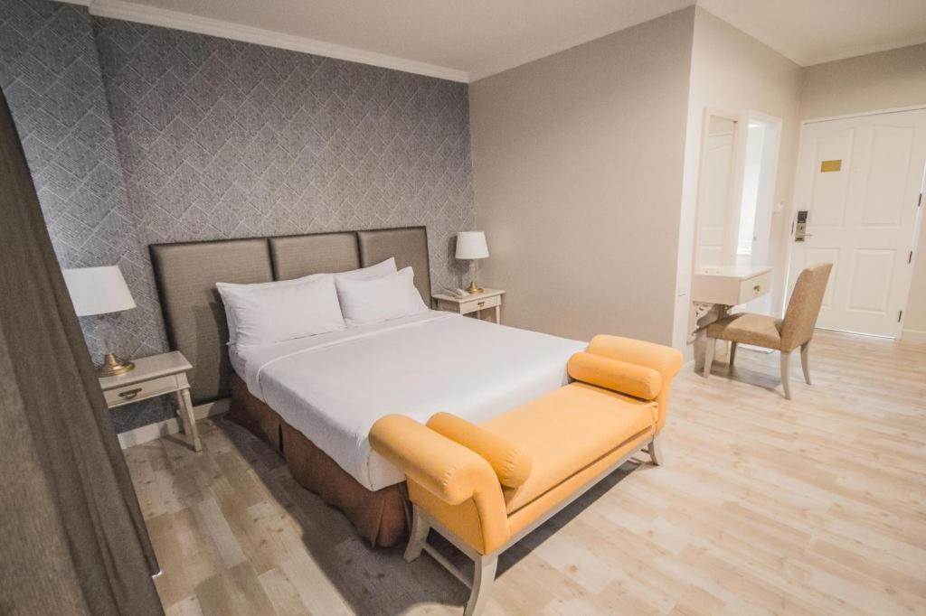 Romance Hotel Srinakarin Bangkok Dış mekan fotoğraf